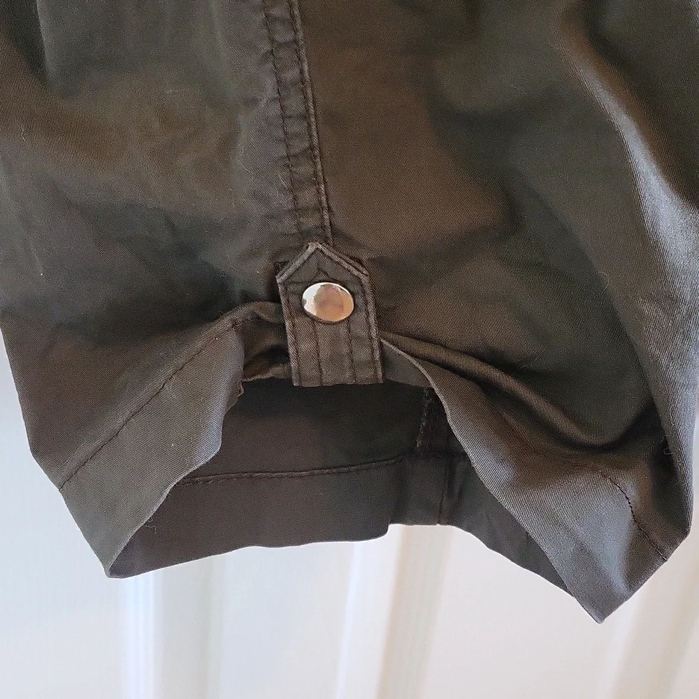 Lee relaxed fit army green Capri pants Size 16W - Picture 6 of 8